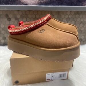 UGG Tan and Red Women's Slippers Fashion❤️🎉🎉🎉🎉